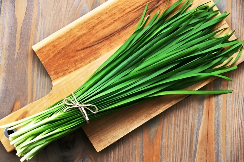 400 Heirloom Organic Chive Seeds – Non-GMO Perennial Herb – Oniony Garlic Flavor