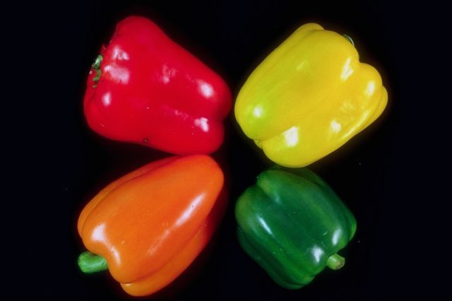 SWEETEST RED,YELLOW,GREEN,ORANGE BELL PEPPER SEEDS (20 SEEDS ) strawberry sweet