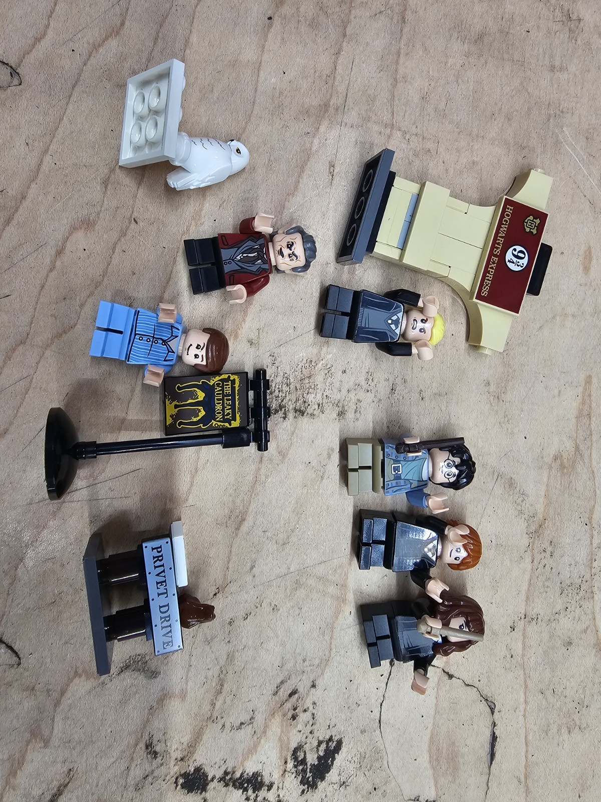 Boxg LEGO Harry Potter Minifigures Lot: Characters, Hedwig, & Accessories Bundle